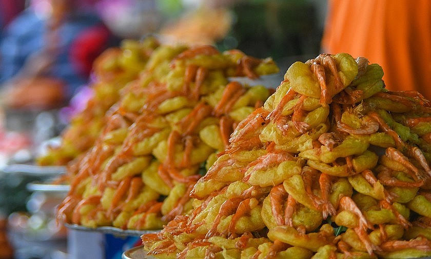 Bánh tôm hồ Tây là món ăn đi theo dòng chảy thời gian. (Nguồn: TQ)