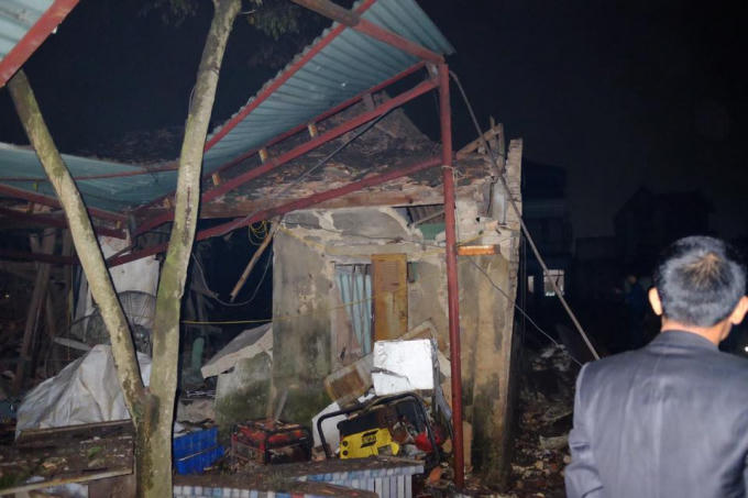 Tình cảnh tan hoang đang diễn ra tại đây. Ảnh Vinh Khoa.