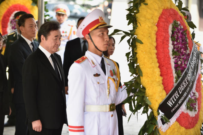 Nhiều đoàn khách trong nước và Quốc tế viếng Chủ tịch nước Trần Đại Quang