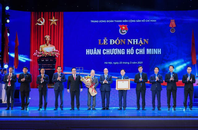 TƯ Đoàn TNCS HCM vinh dự đón nhận Huân chương Hồ Chí Minh trong lễ kỷ niệm 90 năm ngày thành lập.