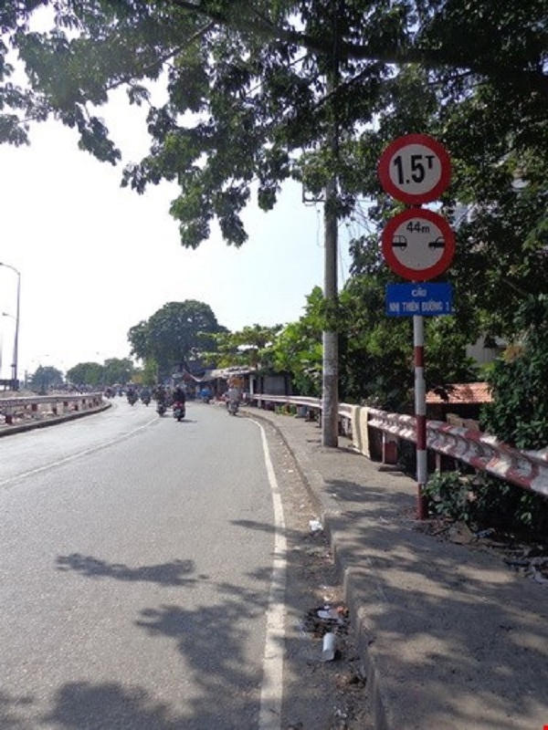 Cầu Nhị Thiên Đường cũ hiện chỉ cho phép xe có tải trọng 1,5 tấn lưu thông.