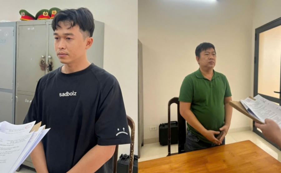 Đối tượng Lê Tuấn Anh và Đào Đình Tuấn đang nghe đọc quyết định khởi tố. Ảnh: K.L