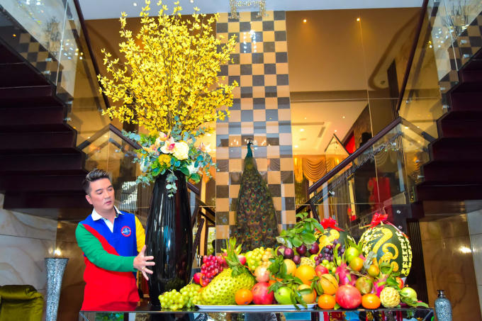 Showbiz t&igrave;m đ&acirc;u ra nghệ sĩ chu đ&aacute;o như Đ&agrave;m Vĩnh Hưng, tự tay trang tr&iacute; nh&agrave; cửa ho&agrave;nh tr&aacute;ng thế n&agrave;y