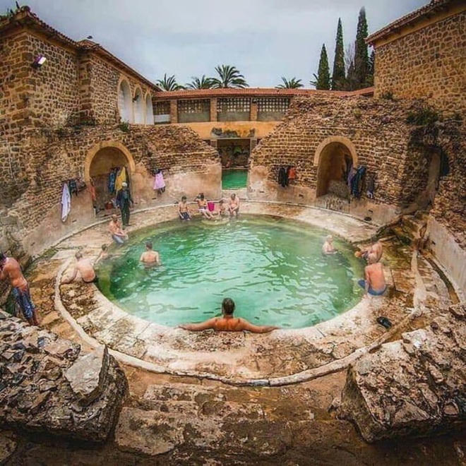 Nhà tắm 2000 năm tuổi ở Algeria.