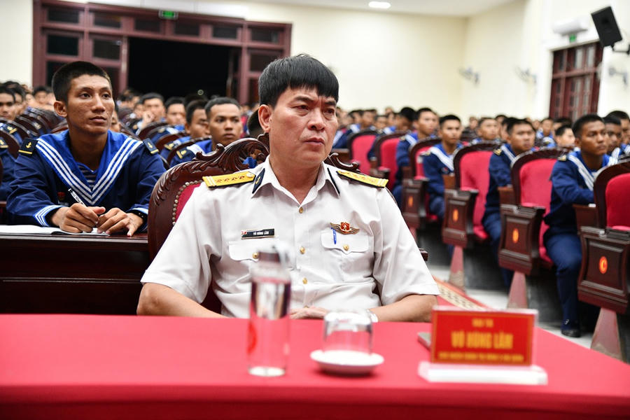 Đại tá Võ Hùng Lâm tại hội nghị