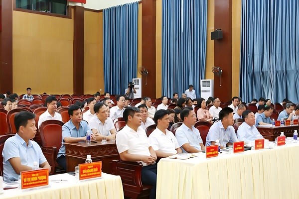 Quang cảnh buổi làm việc.