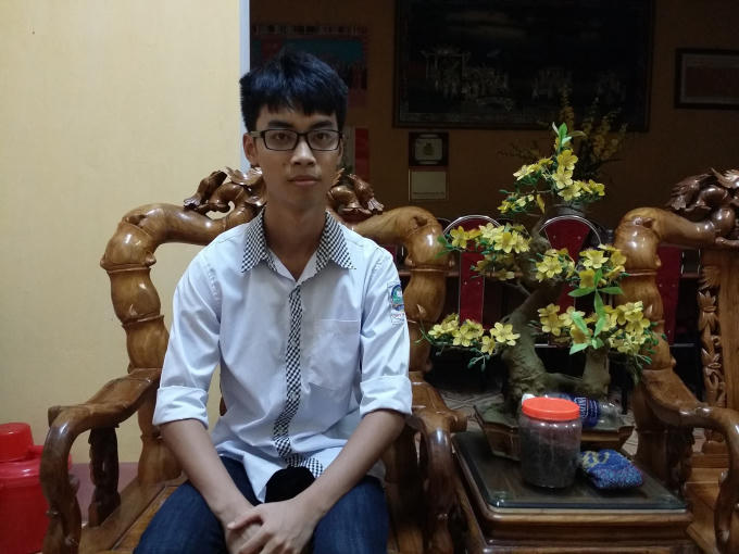 Em Lê Văn Lợi, học sinh lớp 12A1 trường THPT Tam Nông là thí sinh có số điểm cao nhất tỉnh Phú Thọ trong kỳ thi THPT Quốc Gia 2017.