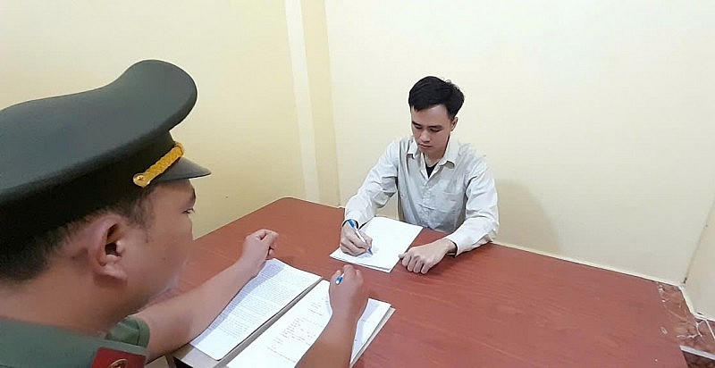 Đối tượng Trần Khắc Đức tại cơ quan điều tra.