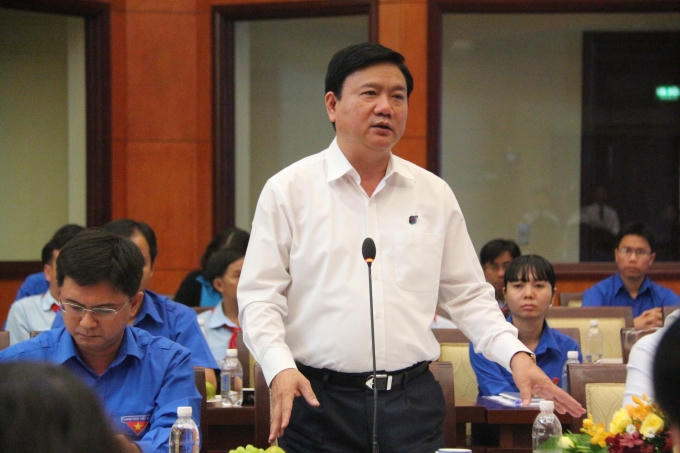 Bí thư Đinh La Thăng nhấn mạnh, các bạn trẻ cũng phải tự tiếp thị các sản phẩm, sáng chế của mình để áp dụng vào thực tiễn