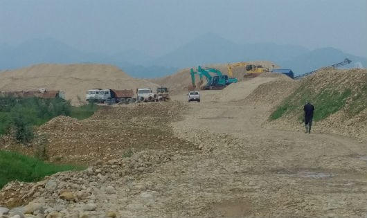 Công trường "mỏ" khai thác tận thu sản phẩm khoáng sản của Cty Đại Việt.