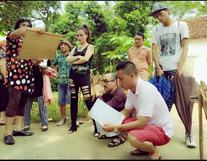 Bối cảnh hài tết "Làng ế vợ"