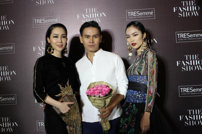 Diễn viên múa Linh Nga cũng tham gia sự kiện với trang phục là váy thêu và đính kết kỳ công của nhà thiết kế Tùng Vũ (Ảnh: Phương Thảo)