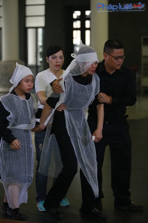 Thời gian qua khi Trần Lập điều trị căn bệnh ung thư, chị phải gồng mình để làm nơi nương tựa chăm sóc giúp anh vượt qua bệnh tật. Giờ đây, khi anh ra đi, chị đã kệt quệ cả về sức khỏe và tinh thần.