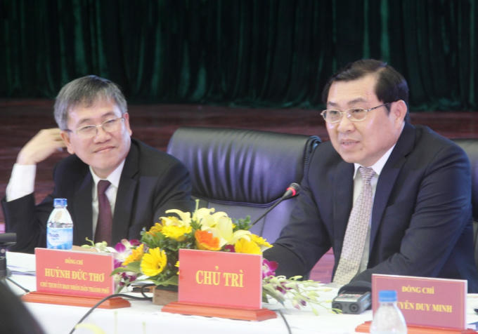 Chủ tịch UBND TP Đà Nẵng Huỳnh Đức Thơ (phải) tiết lộ vào cuối năm 2018 các thiết bị này có thể được triển khai để giám sát việc xây dựng.