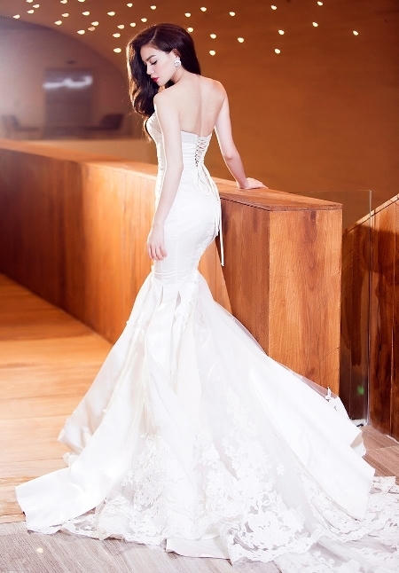 Cô luôn biết cách chọn những trang phục làm tôn lên vẻ đẹp hình thể của mình. Ảnh: internet.