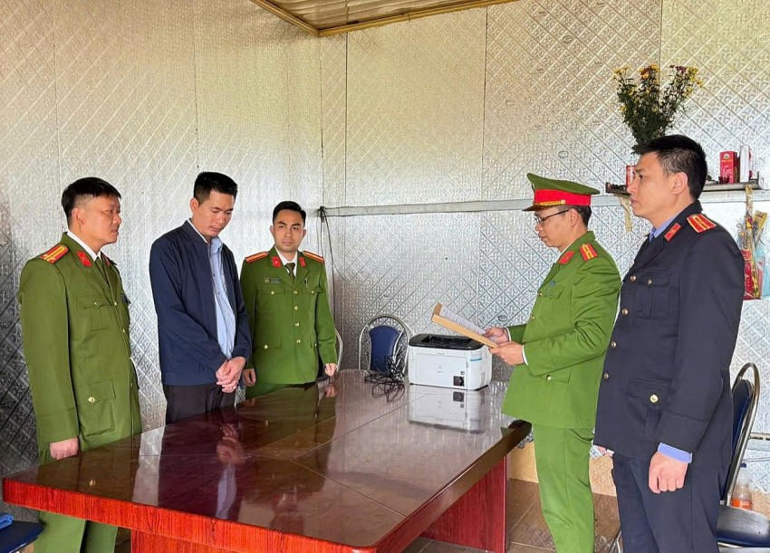 Cơ quan Cảnh sát điều tra Công an tỉnh Bắc Giang đọc các Quyết định và Lệnh đối với Nguyễn Đình Văn.
