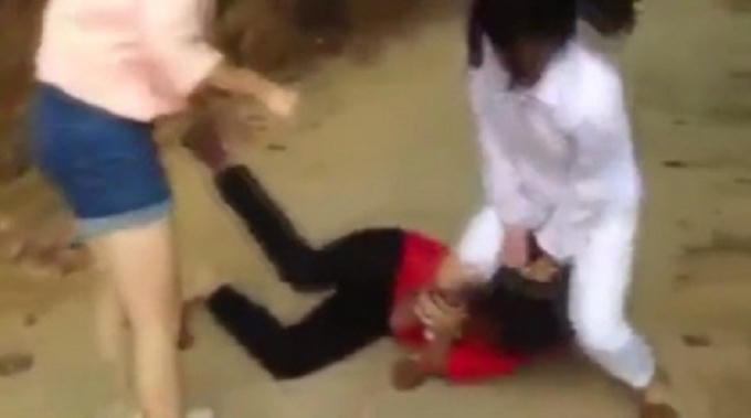 Thậm chí là đạp vào mặt bạn.