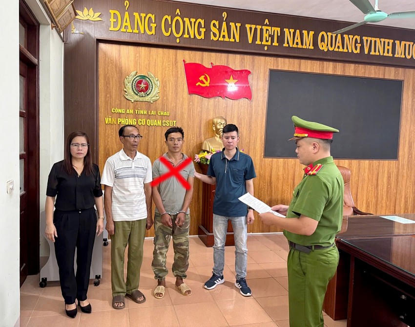 Cơ quan Cảnh sát điều tra Công an tỉnh Lai Châu ra quyết định bắt bị can để tạm giam đối với Vàng Hừ Lòng về hành vi giết người. Ảnh Công an Lai Châu.