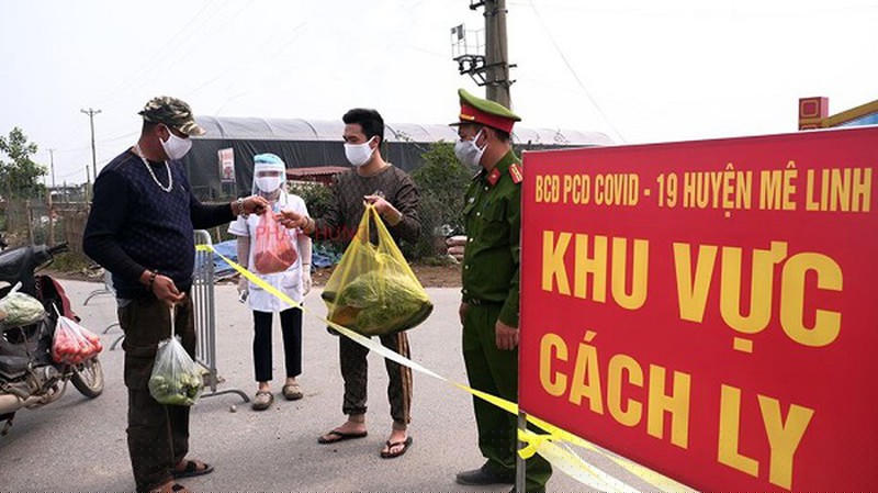 Thôn Hạ Lôi (huyện Mê Linh) bị phong tỏa để kiểm soát ổ dịch từ bệnh nhân 243. (Ảnh: anninhthudo)