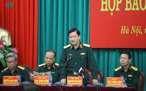 Thiếu tướng Nguyễn Văn Đức, Cục trưởng Cục Tuyên huấn, Tổng cục Chính trị QĐND Việt Nam chủ trì buổi họp báo.