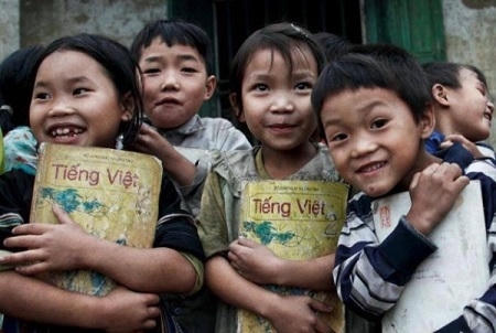 Thủ tướng Chính phủ vừa đồng ý việc kéo dài các chính sách hỗ trợ học tập đối với học sinh dân tộc ít người (có số dân dưới 10.000 người). Ảnh minh họa.