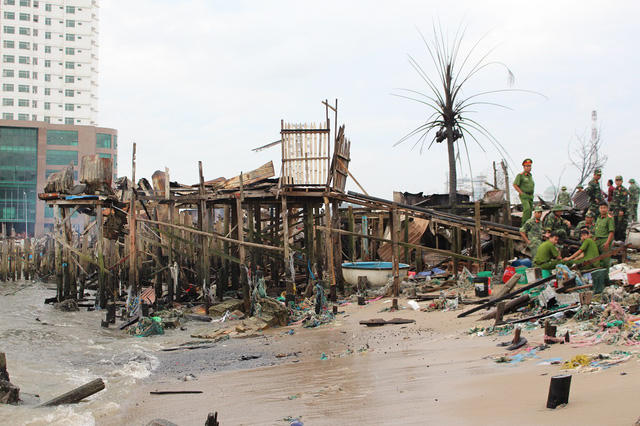Vụ cháy xảy ra vào khoảng 22h30 ngày 17/1 khiến cả khu dân cư này bị xóa sổ hoàn toàn dưới đống tro tàn