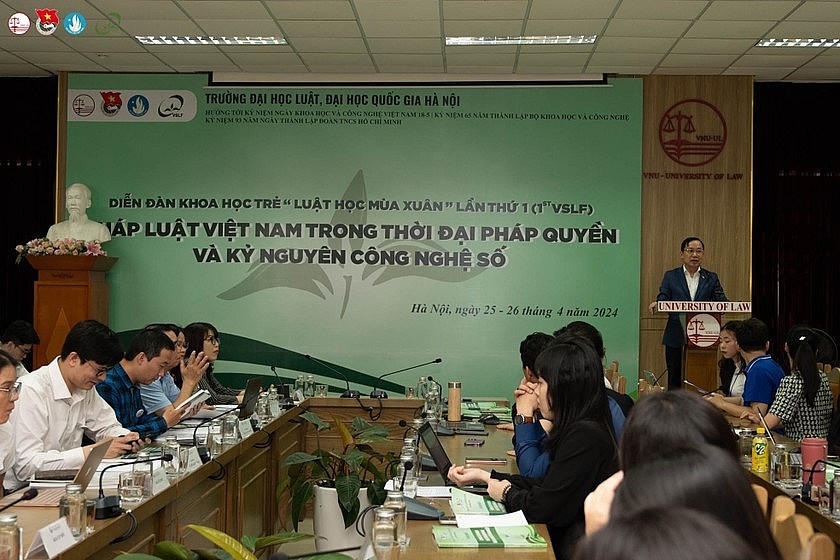 PGS.TS Trịnh Tiến Việt, Phó Hiệu trưởng Trường Đại học Luật phát biểu khai mạc Tọa đàm. (Ảnh: M.T)