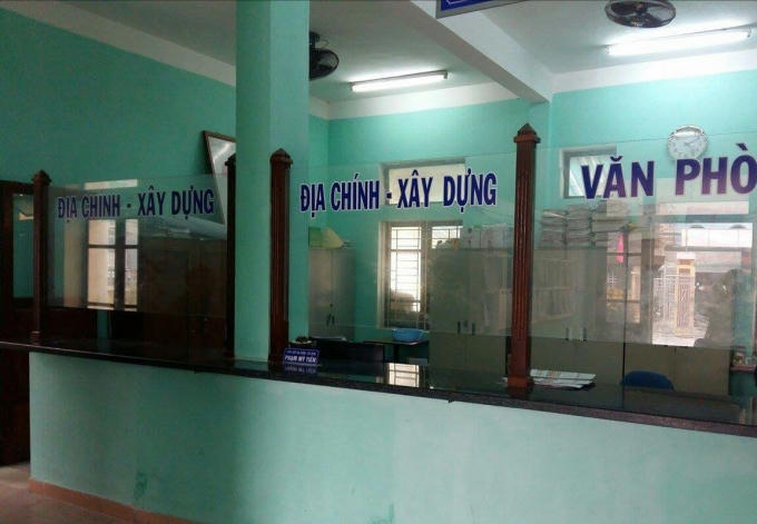 Dù trong giờ làm việc nhưng cán bộ chủ chốt trong phường đều vắng bóng, cán bộ địa chính bỏ nhiệm sở khi PV đến phản ánh việc nhà xây trái phép.