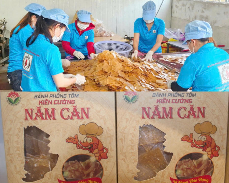 Công nhân của Công ty TNHH SX - TM - DV Kiên Cường (xã Năm Căn) cắt bánh phồng tôm ra từng lát nhỏ để cho vào hộp.