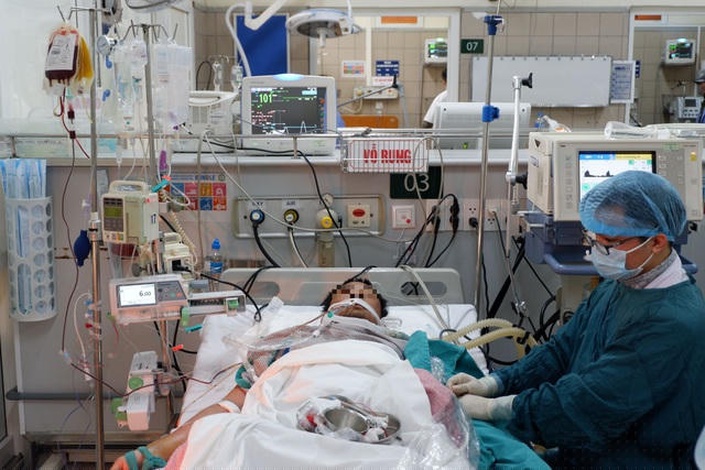 Một bệnh nhân bị hạ đường huyết sau khi nhậu rơi vào tình trạng nguy kịch, đang được điều trị tại Trung tâm Chống độc