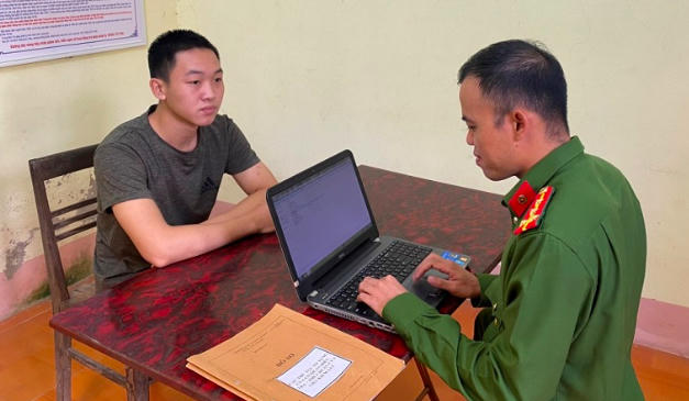 Đối tượng tại cơ quan công an.