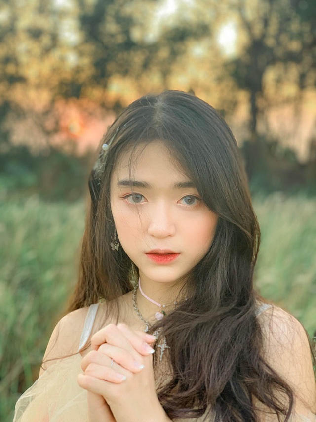 Yến tâm sự: “Năm học lớp 12 em chỉ được về nhà 1 lần/ tháng. Sống xa nhà dù còn nhiều khó khăn nhưng rồi mọi thứ cũng dần ổn hơn”. (Ảnh: NVCC)