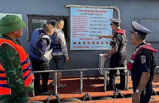 Hải quan cửa khẩu cảng Vạn Gia tăng cường phối hợp các cơ quan chức năng chống buôn lậu dịp cuối năm