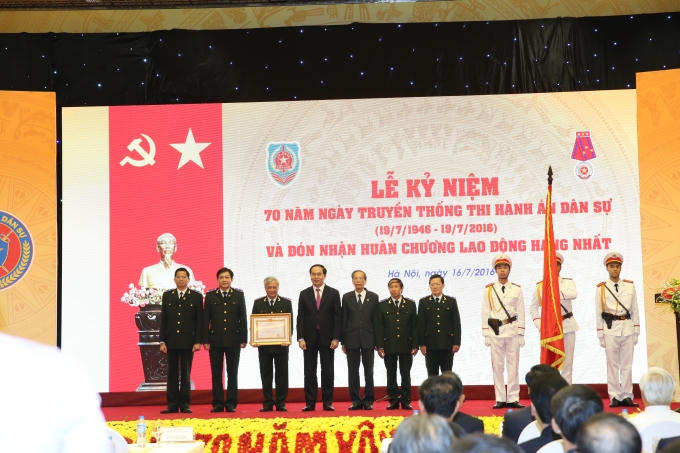 Đồng chí Trần Đại Quang, Ủy viên Bộ Chính trị, Chủ tịch nước biểu dương tập thể, cá nhân có thành tích xuất sắc trong công tác THADS.