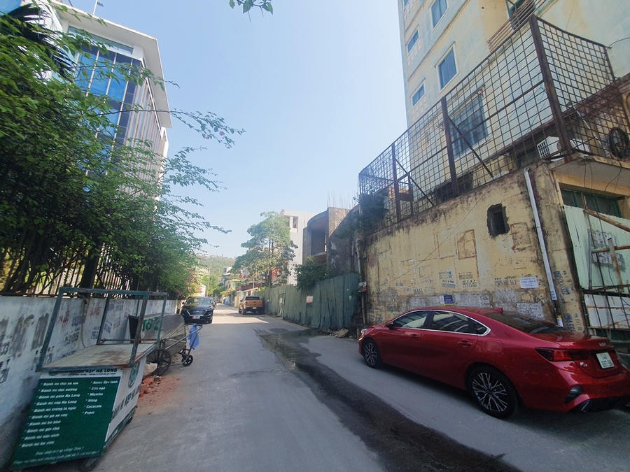 Dự án khởi công quý IV/2010 dự kiến hoàn thành và đi vào hoạt động qúy IV/2013. Tuy nhiên đến 27/3/2014 công ty đã tạm dừng dự án để xin điều chỉnh quy hoạch và ngừng thi công từ đó đến nay. Tổng chi phí dở dang đã tập hợp trên báo cáo tài chính của công ty là hơn 61 tỷ đồng.