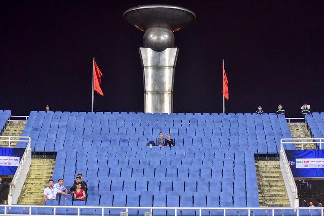 Với sức chứa theo thiết kế là 40.192 chỗ ngồi (450 ghế VIP, 160 ghế dành cho phóng viên báo chí), sân Mỹ Đình là trung tâm của Khu liên hợp thể thao quốc gia Việt Nam. Tuy nhiên trong trận đấu này lượng cổ động viên đổ về sân để cổ vũ cho đội tuyển U23 vắng hơn mọi dịp khác khi có đội tuyển Việt Nam thi đấu trên sân nhà.