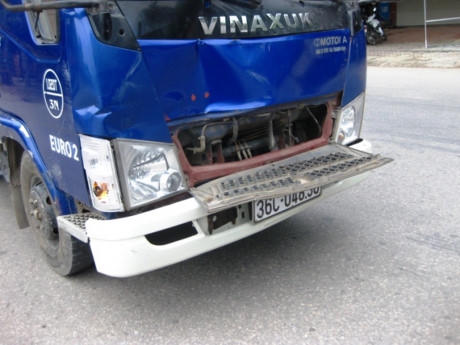 Chiếc xe 36C-048.38 được cho là mới đăng kiểm xong bị mất phanh gây TNGT