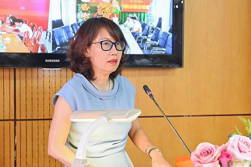 Bà Phan Thị Hồng Hà, Ủy viên Ban Cán sự Đảng Bộ Tư pháp, Vụ trưởng Vụ Tổ chức cán bộ công bố Quyết định số 2194/QĐ-BTP ngày 18/11/2024 của Bộ trưởng Bộ Tư pháp về việc thành lập Ban Chỉ đạo, Tổ giúp việc Ban Chỉ đạo tổng kết thực hiện Nghị quyết số 18-NQ/TW.