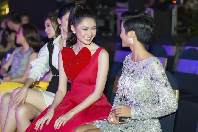 &Aacute; hậu Thuỳ Dung h&eacute; lộ mối quan hệ đặc biệt với Hoa hậu H'Hen Ni&ecirc;