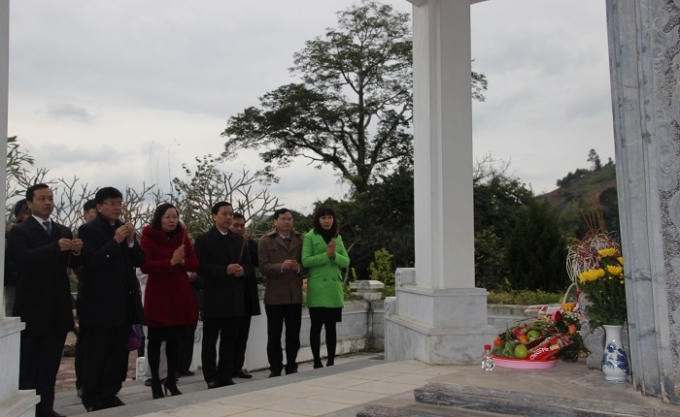 Thứ trưởng Bộ Tư pháp Lê Thành Long cùng đoàn công tác của Bộ Tư pháp dâng hương tại Di tích lịch sử Bộ Tư pháp.