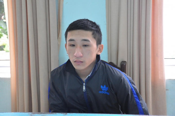 Dù đang bị truy nã nhưng Khánh vẫn đi trộm.