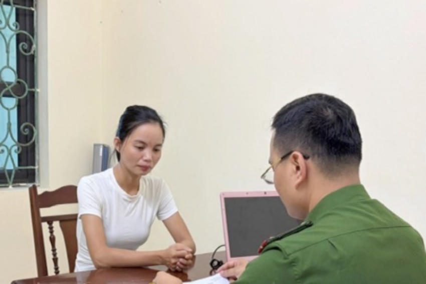 Trần Thị Huyền tại cơ quan điều tra. 