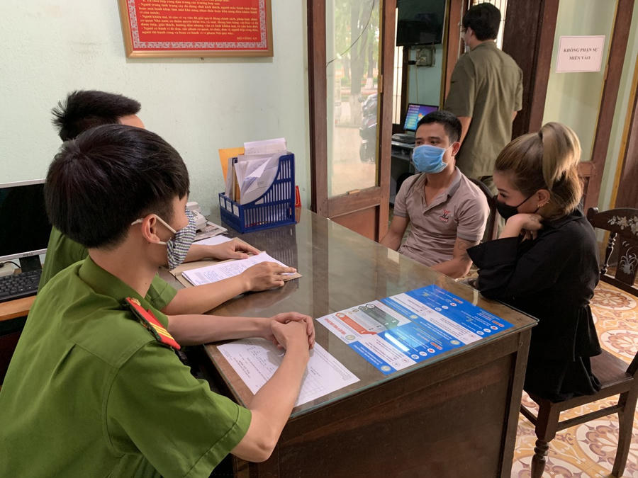 Các đối tượng tại trụ sở công an