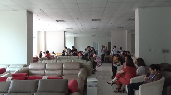 Khu vực sảnh của tòa nhà BMM đang bị Chủ đầu tư cho một công ty thuê để kinh doanh sofa.