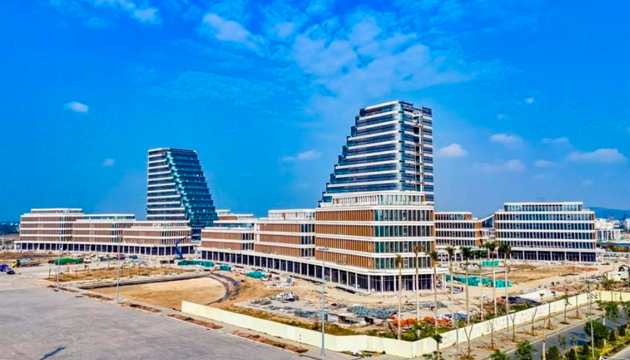 Trung tâm Chính trị - Hành chính TP Hải Phòng đang được xây dựng tại Khu đô thị mới Bắc sông Cấm thuộc thành phố Thủy Nguyên.