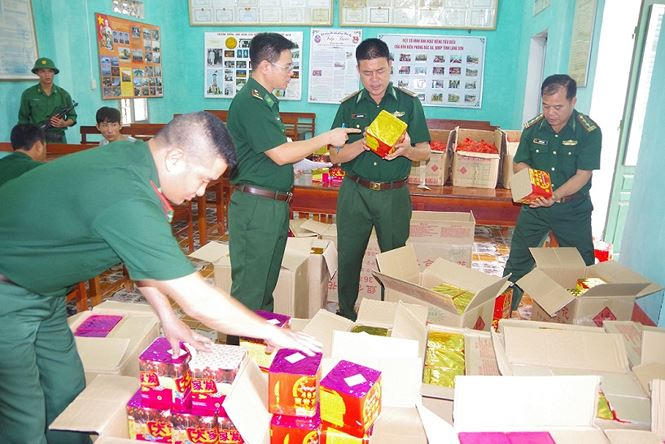 Năm 2018, BĐBP Lạng Sơn đã bắt, khởi tố 19 vụ/22 đối tượng buôn bán, vận chuyển ma túy; 61 vụ/74 đối tượng, thu giữ trên 4,6 tấn pháo các loại; bắt, xử lý 90 vụ vận chuyển hàng hóa trái phép, thu giữ hàng hóa trên 1,4 tỉ đồng..