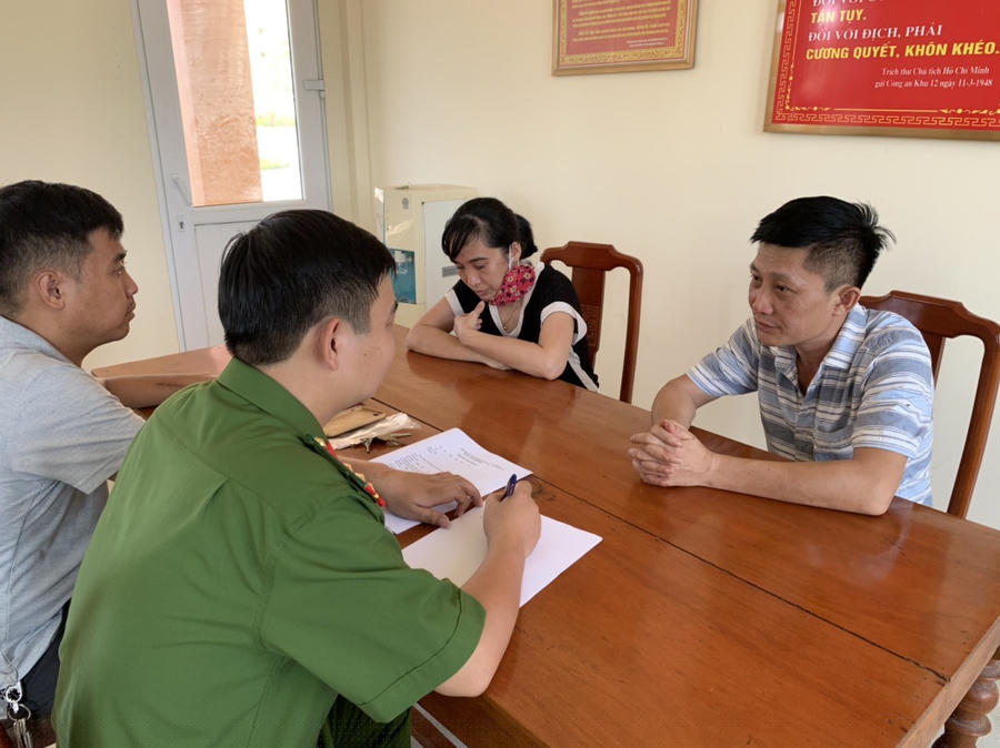2 đối tượng Hồ Thị Hiền Thanh và Lê Ngọc Cảnh tại cơ quan Công an.
