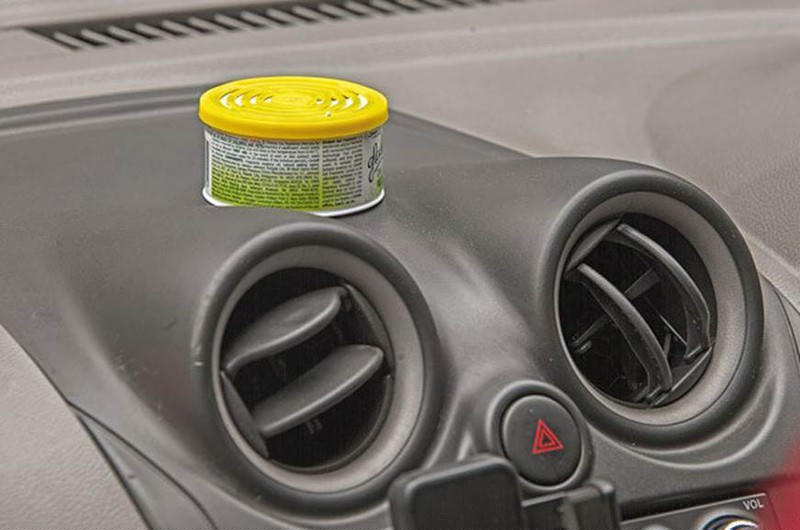 Kiểm tra mùi mốc từ máy lạnh. Ảnh: Autocarindia