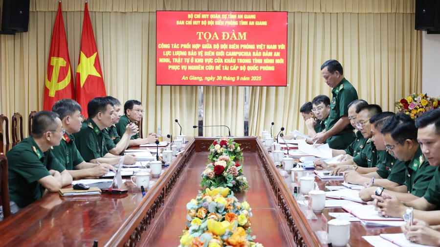 Quang cảnh buổi tọa đàm