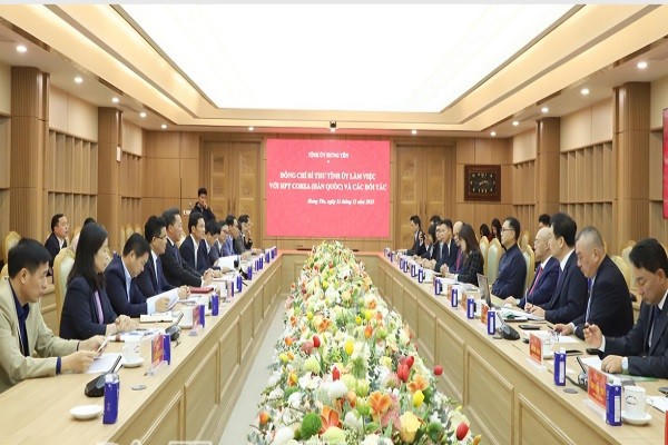 Quang cảnh buổi làm việc.